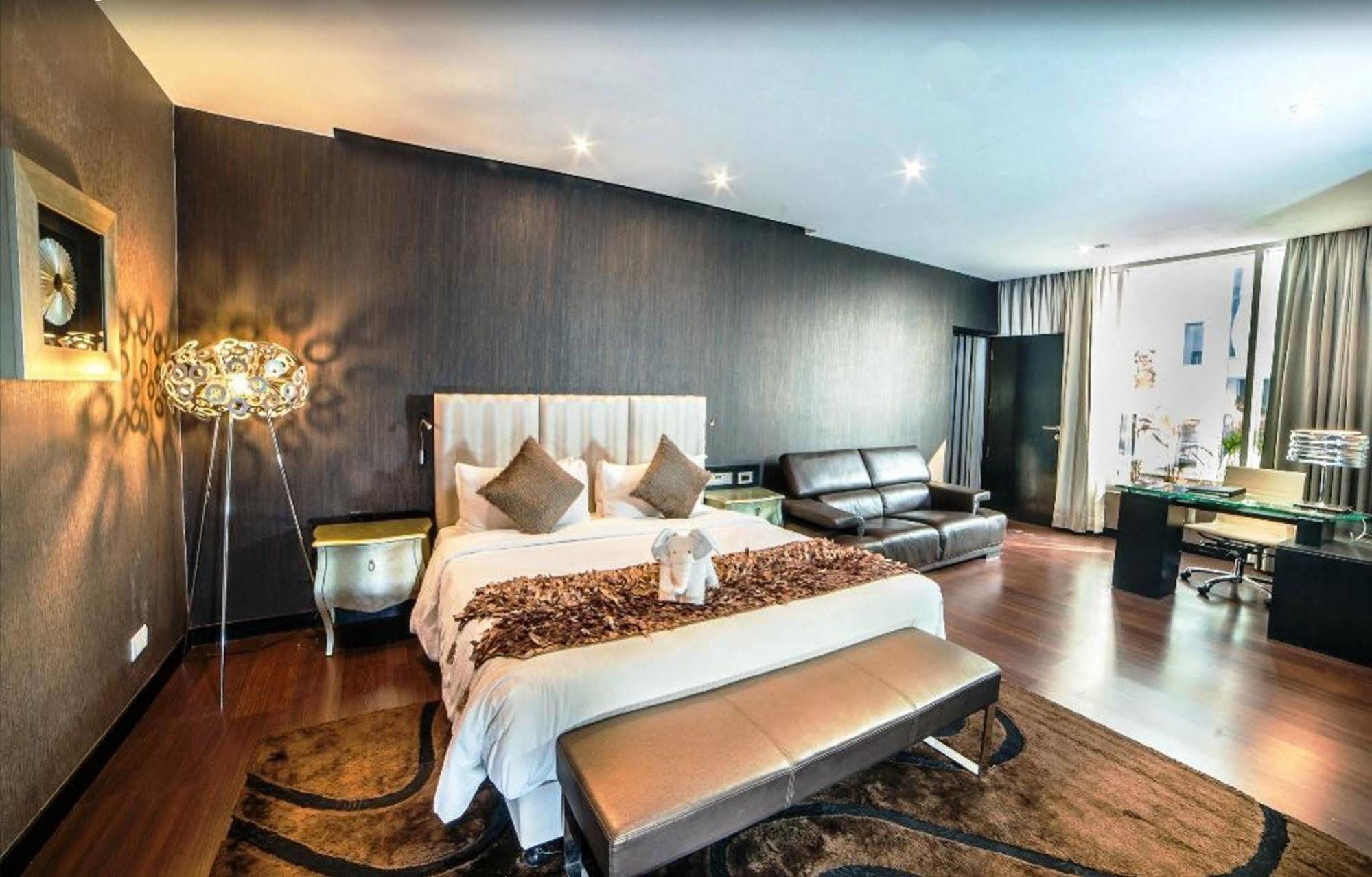 Clarion President 4*
